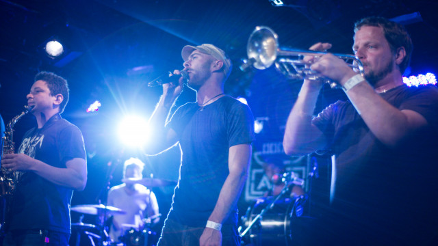 Youngblood Brass Band (Tru Thoughts/US), DJ Bootsie trió