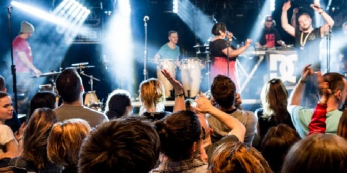 Random Trip feat. Péterffy Lili, Balanyi Szilárd (Quimby)