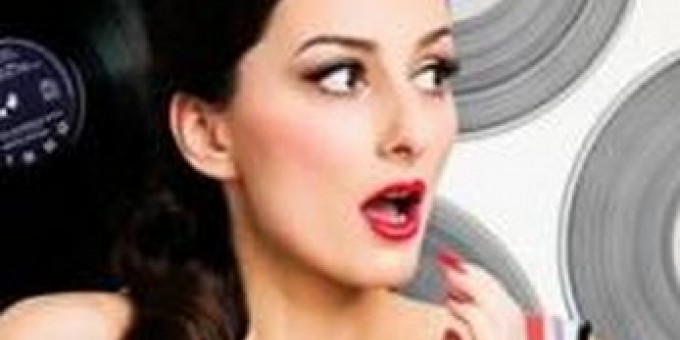 Elmarad! Tanz Baby! (AT), Marla Blumenblatt (AT)