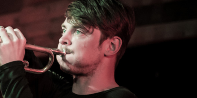 Díszletezett jazz előadás: Small Talk Session