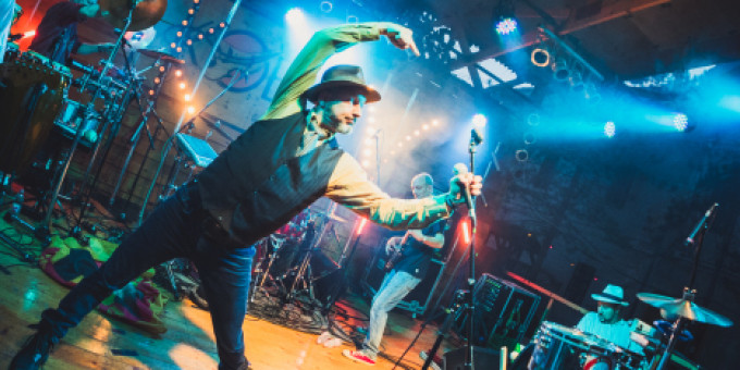 Pesti Estek: A Kutya Vacsorája - A Szerelem Hétszer lemezbemutató