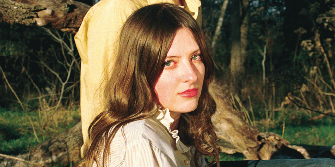 Molly Burch (US), Barkóczi Noémi