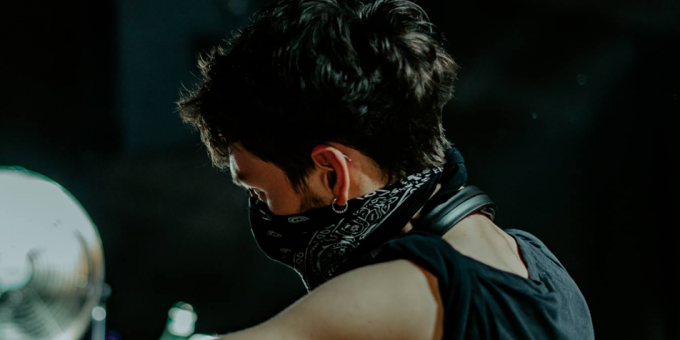 I Hate Models (FR), Dork, Isu