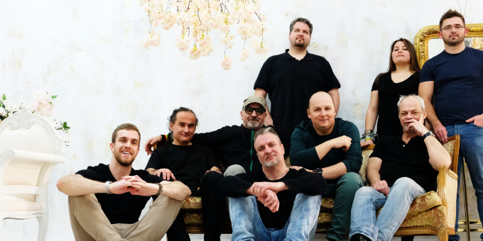 Ladánybene 27, Sin Seekas