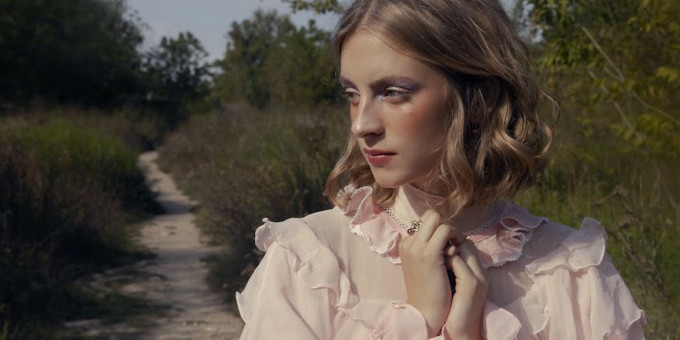 Takács Dorina (Дeva) & Ola•Ana performansz / Anna Amélie / zenés portrébeszélgetés