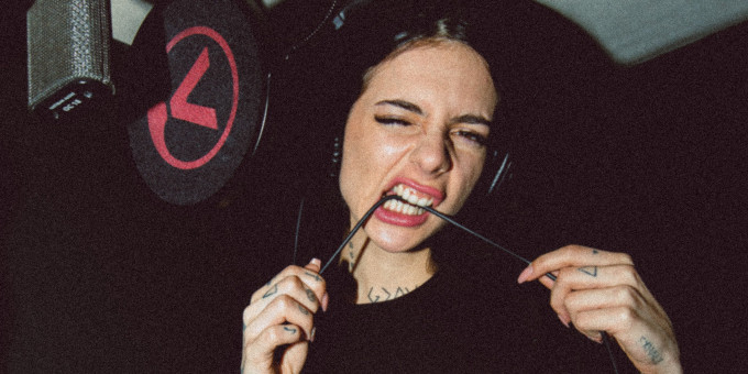 Zene x Szöveg | Sisi - Szövegelj jobban