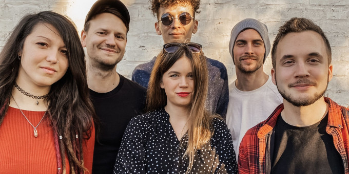 Herself, Hűvös Band