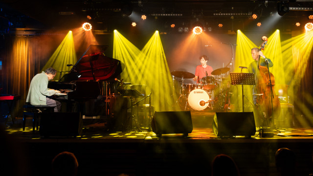 Boris Kovač Ritual Nova Trio (RS), Tudósok - Bombakoncert