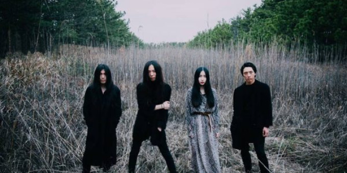 Qujaku (JP), Moving as a Giant (SI)