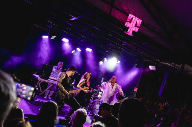 A Telekom Magenta Moments bemutatja: Balkan Fanatik, Vintage Time Band, vendég: Copy Con