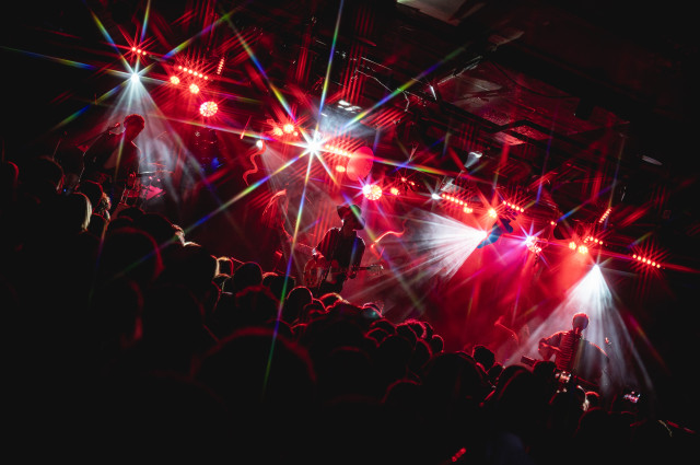 Henri Gonzo és a Papírsárkányok ✳︎ Vízszemü Gyík • N°2 Lemezbemutató