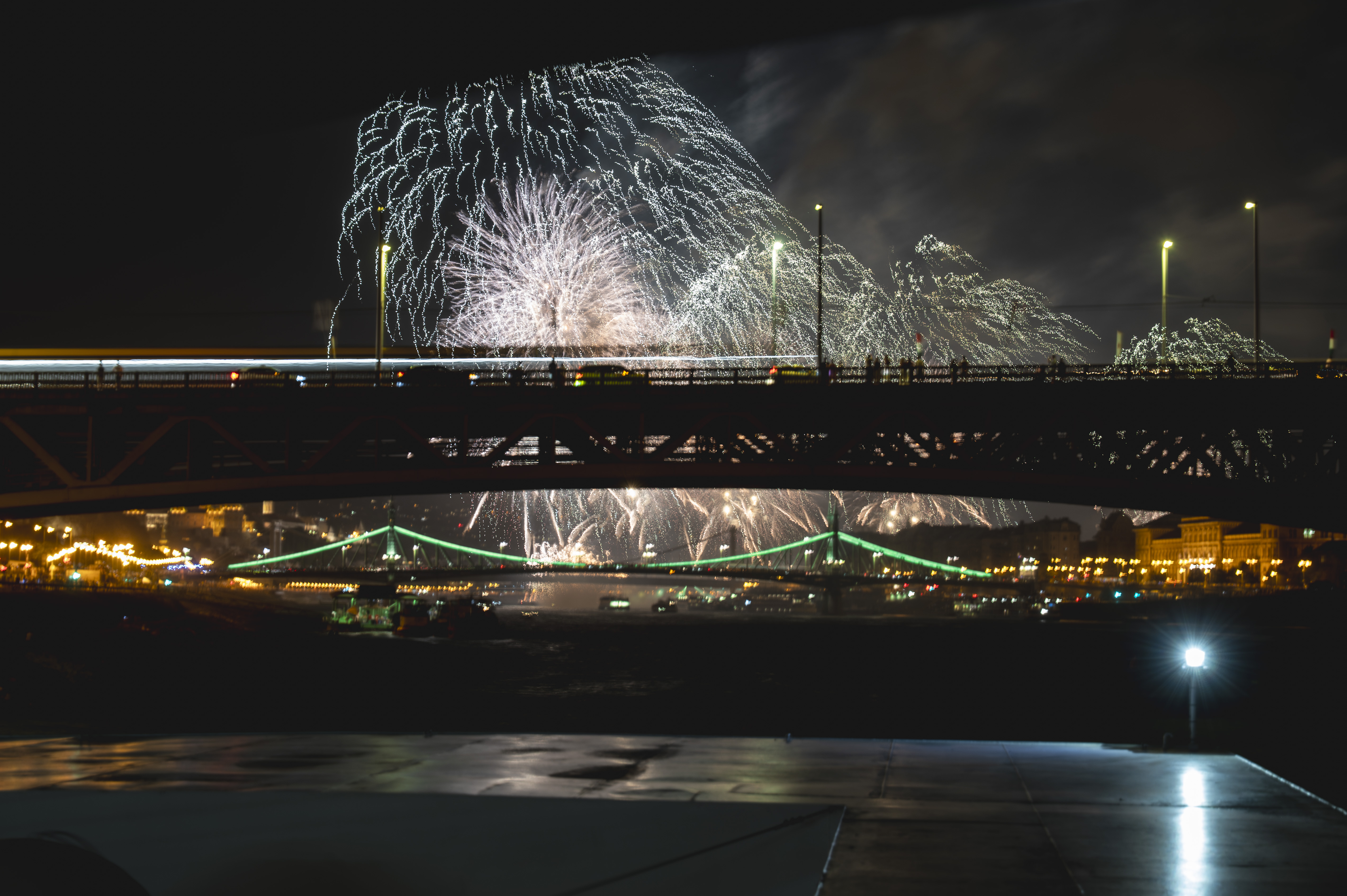 HØT SPØT Fireworks Special