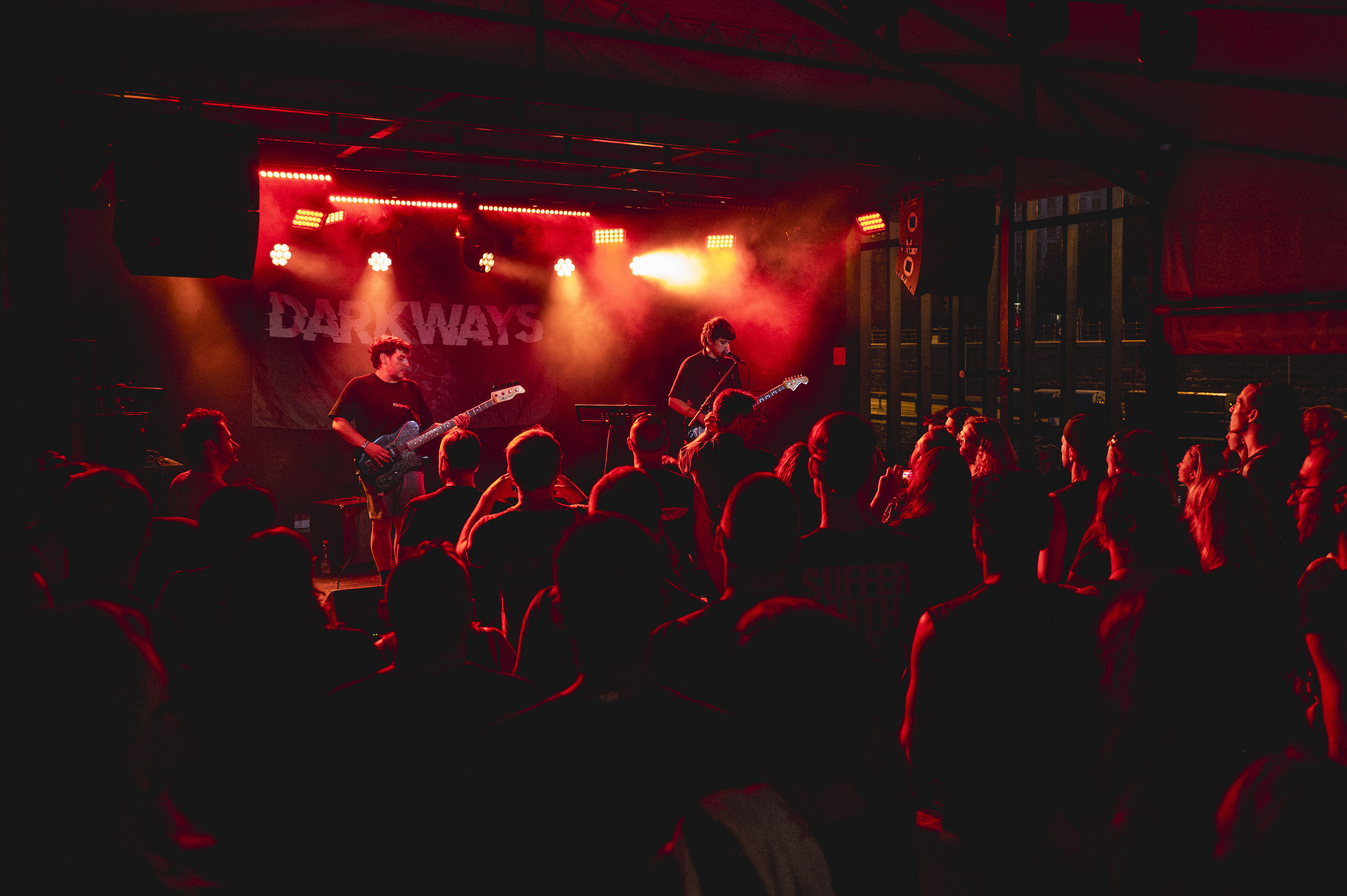 Darkways (ES), vendég: denevér