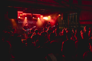 Darkways (ES), vendég: denevér