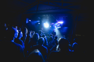 Darkways (ES), vendég: denevér