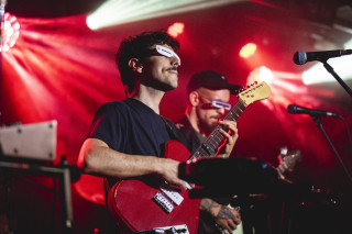 The Qualitons - Őszi nagykoncert, Eskimo Lunettes