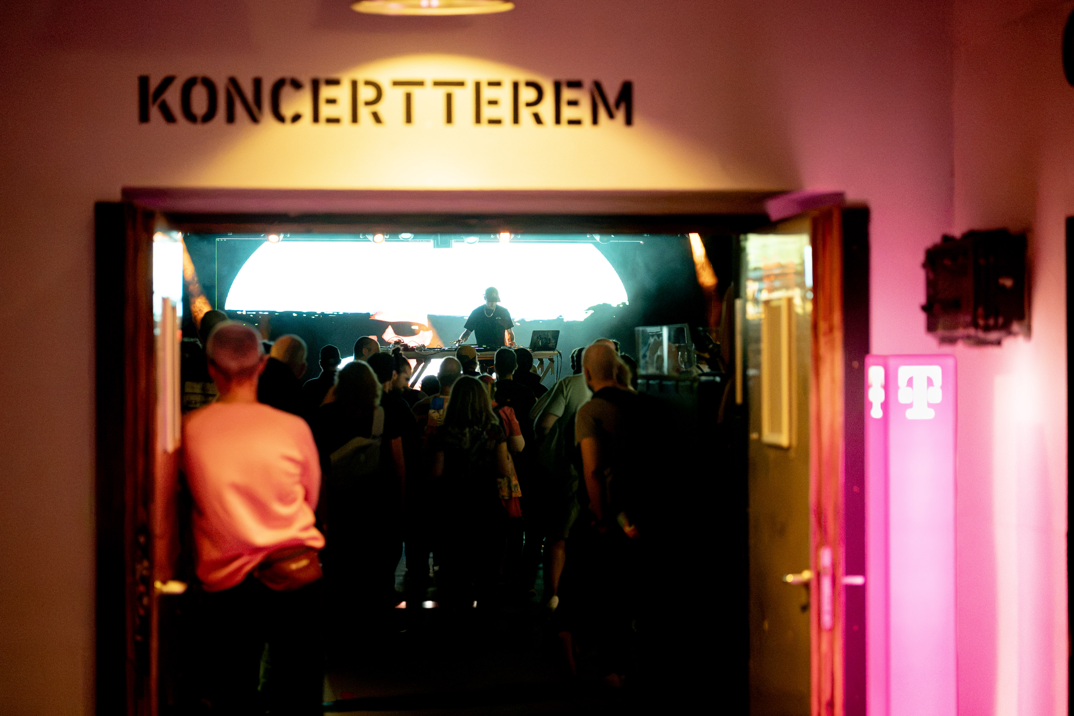 A Telekom Magenta Moments presents: Blockhead (US), Proleter (US), Arms and Sleepers (US)